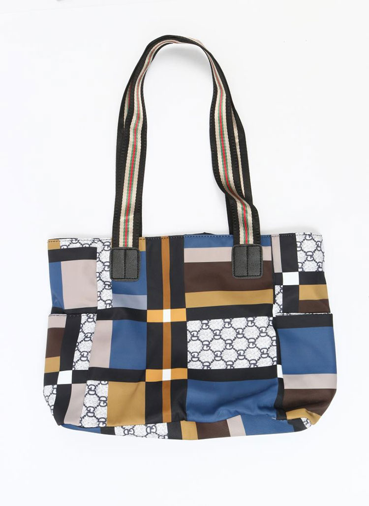 Praktis saka tas pundhak gedhe sajrone lelungan